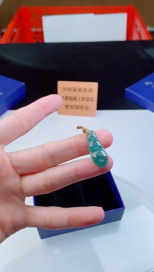 颈饰未镶嵌翡翠     ·