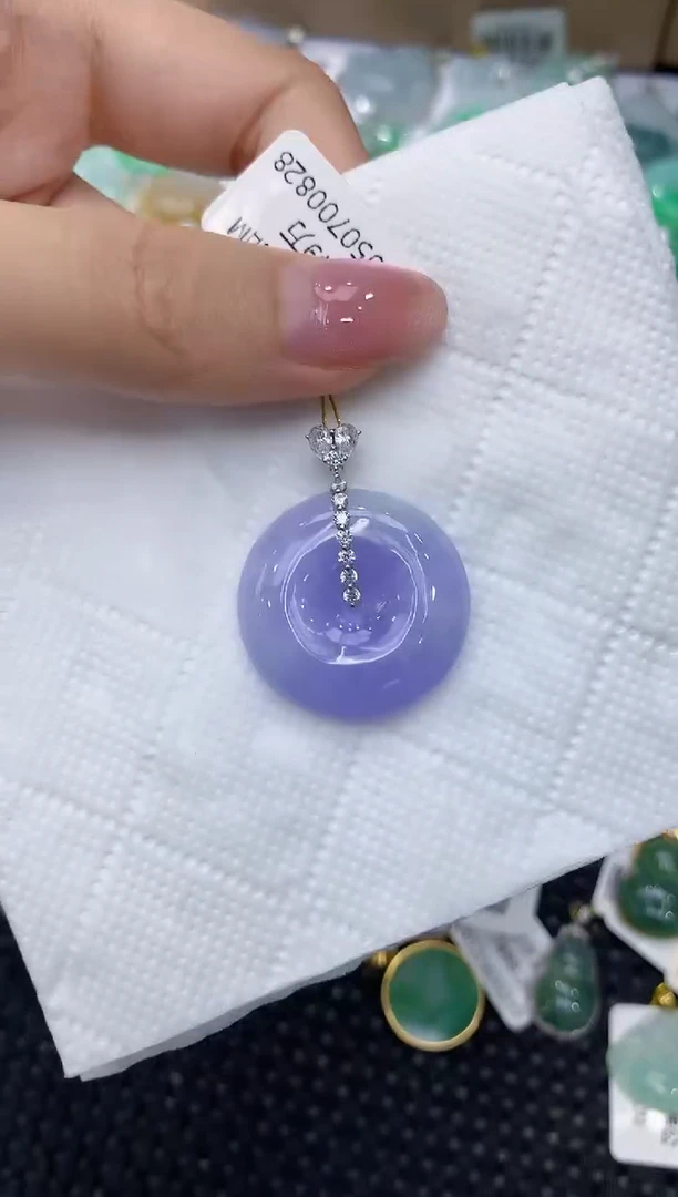 翡翠18K金镶嵌颈饰111111111