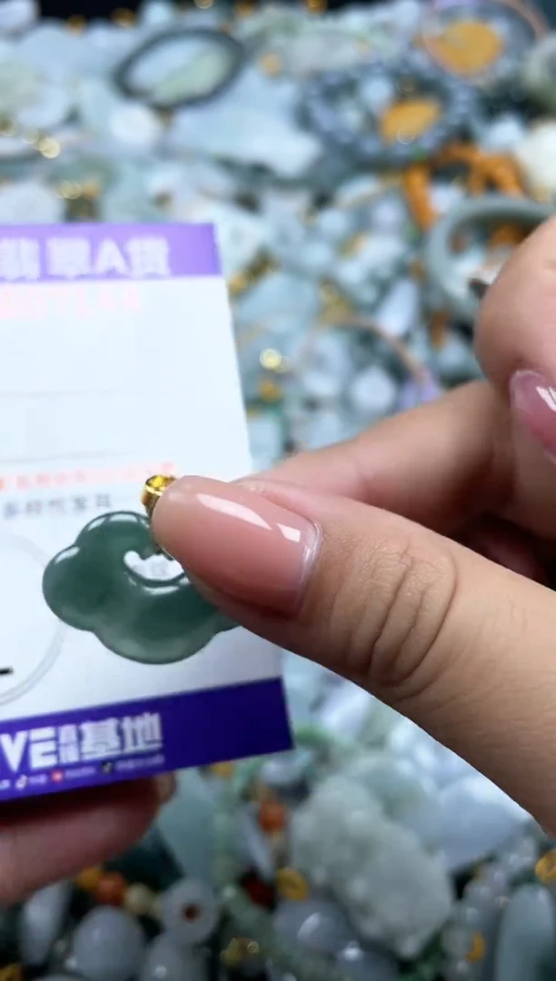 翡翠未镶嵌颈饰07144