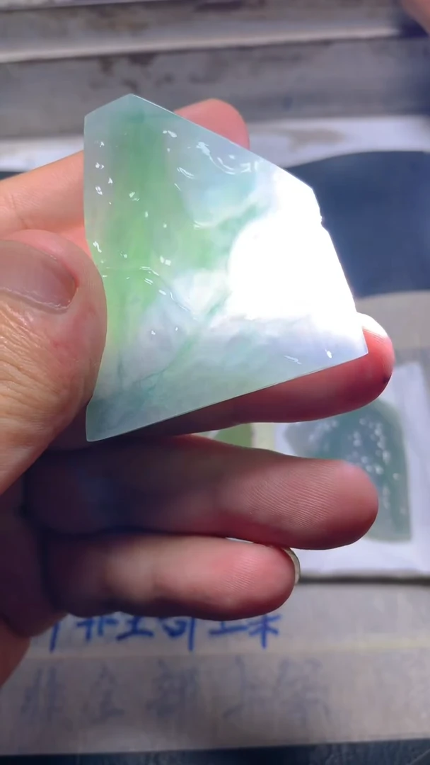 翡翠未镶嵌颈饰翡翠1