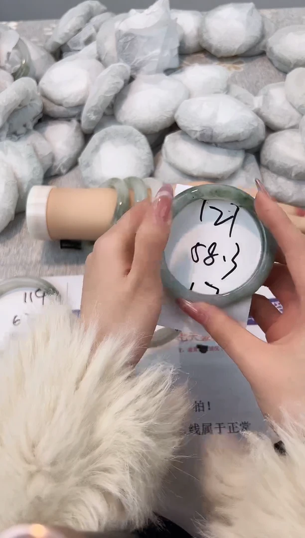 未镶嵌手镯石英质玉121