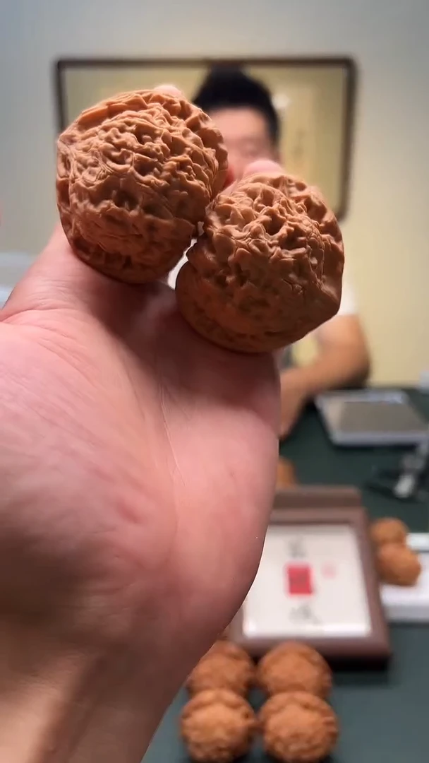 文玩核桃把件50mm官帽 1对