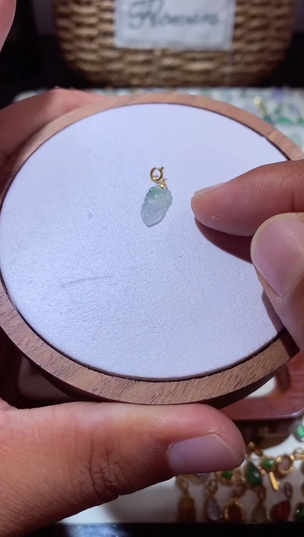 颈饰18K金镶嵌翡翠11111