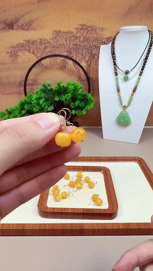 14K金镶嵌蜜蜡耳饰E01