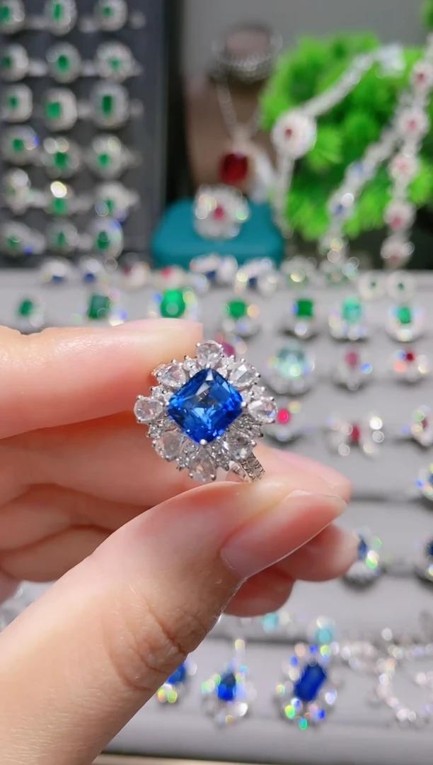 18K金戒指蓝宝石18K金镶嵌.