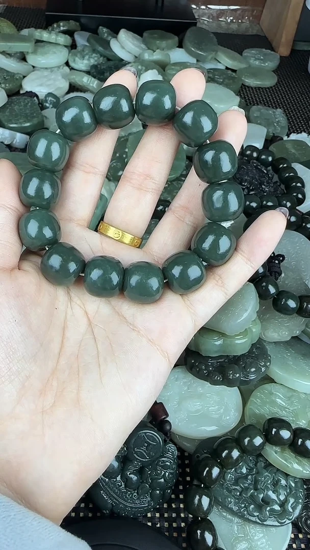 颈饰未镶嵌和田玉1