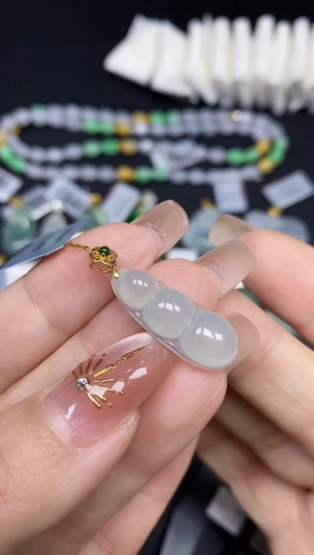 吊坠(不含链)18K金镶嵌翡翠豆子18K金扣镶嵌@@CMT1463-2