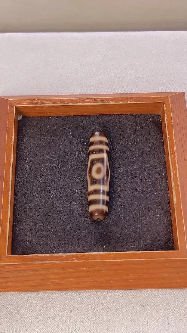 合金颈饰玛瑙/玉髓上肯牙黄5A宝盖三眼48.5*11.8