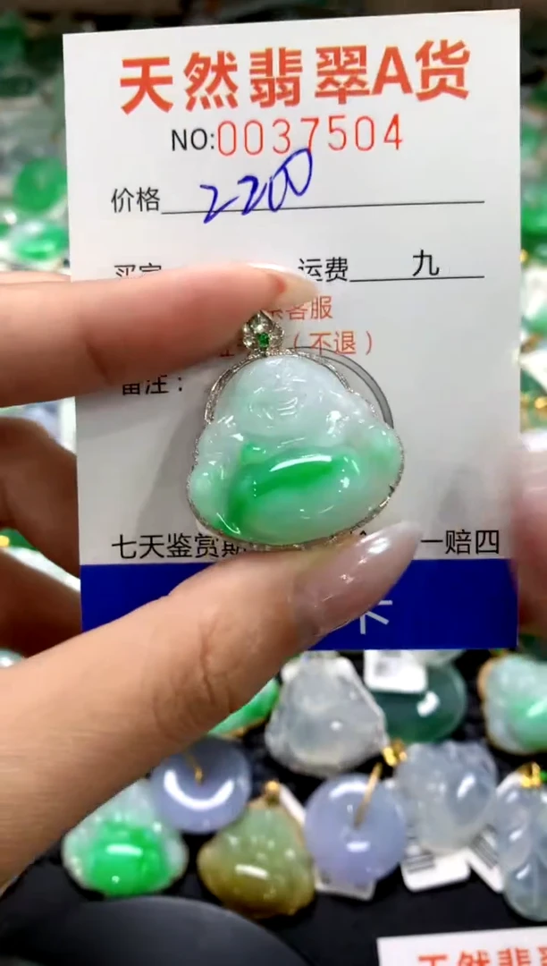 颈饰18K金镶嵌翡翠1111111111111111