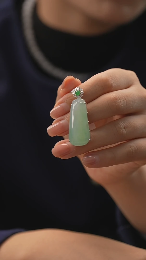【闪购商品】翡翠颈饰18K金镶嵌福瓜