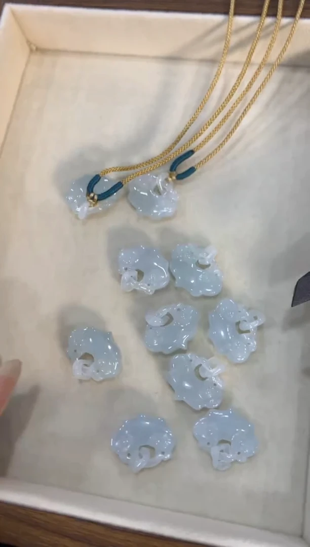 翡翠未镶嵌吊坠(不含链)如意 多样性发货1件