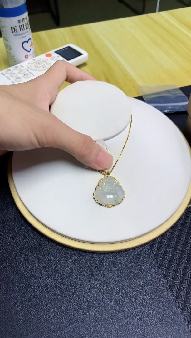 翡翠18K金镶嵌颈饰6786786786767