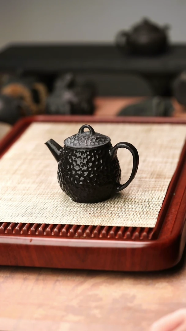 归玉堂冰碛岩重工雕刻灵泉壶200cc