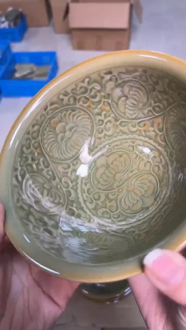 陶瓷橄榄绿菊纹碗（一个）