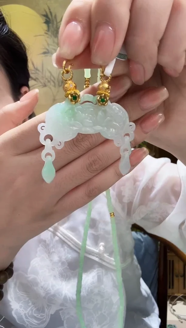 颈饰未镶嵌翡翠吊坠