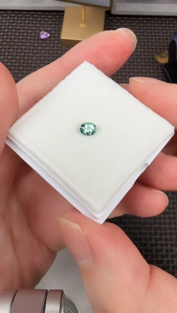 【闪购商品】帕拉依巴碧玺椭圆未镶嵌0.33ct-B00948