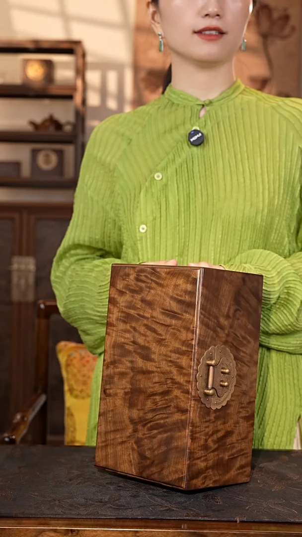 乌木类家具神**?金丝楠阴沉木满纹首饰盒