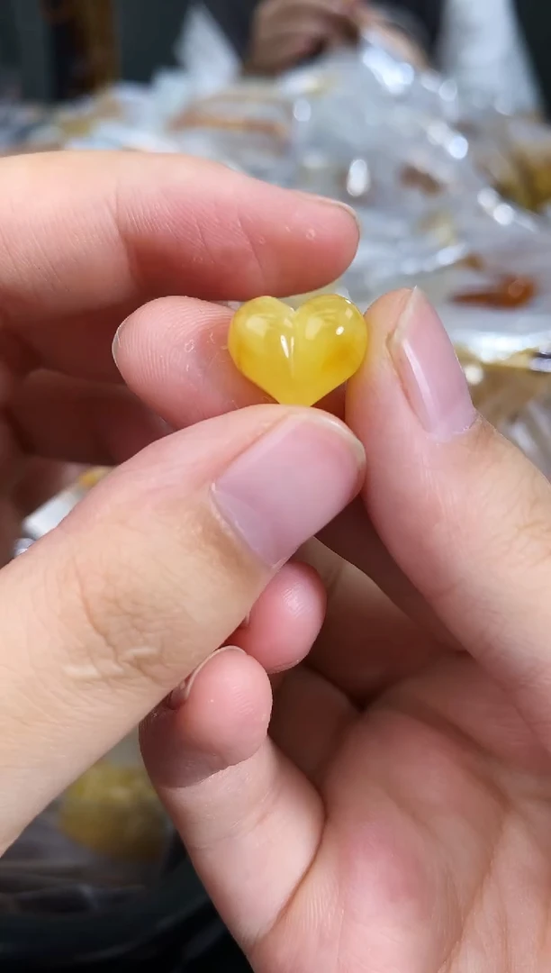 未镶嵌琥珀珠宝奇石10