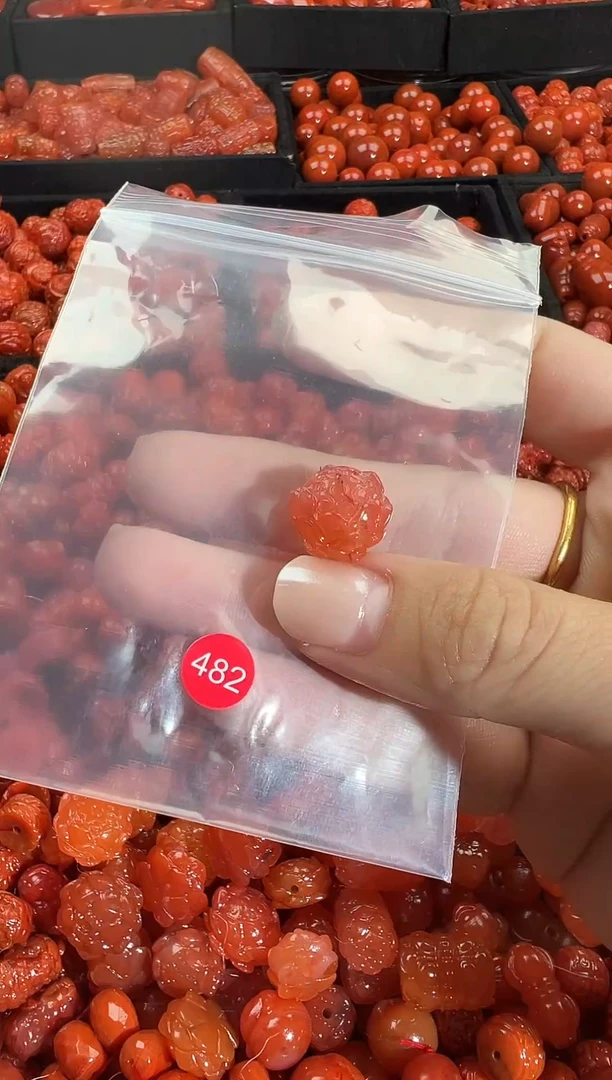 颈饰未镶嵌南红玛瑙1