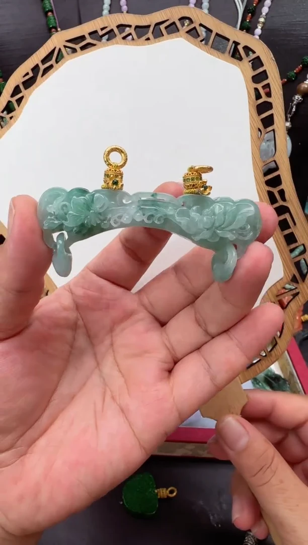 颈饰未镶嵌翡翠吊坠