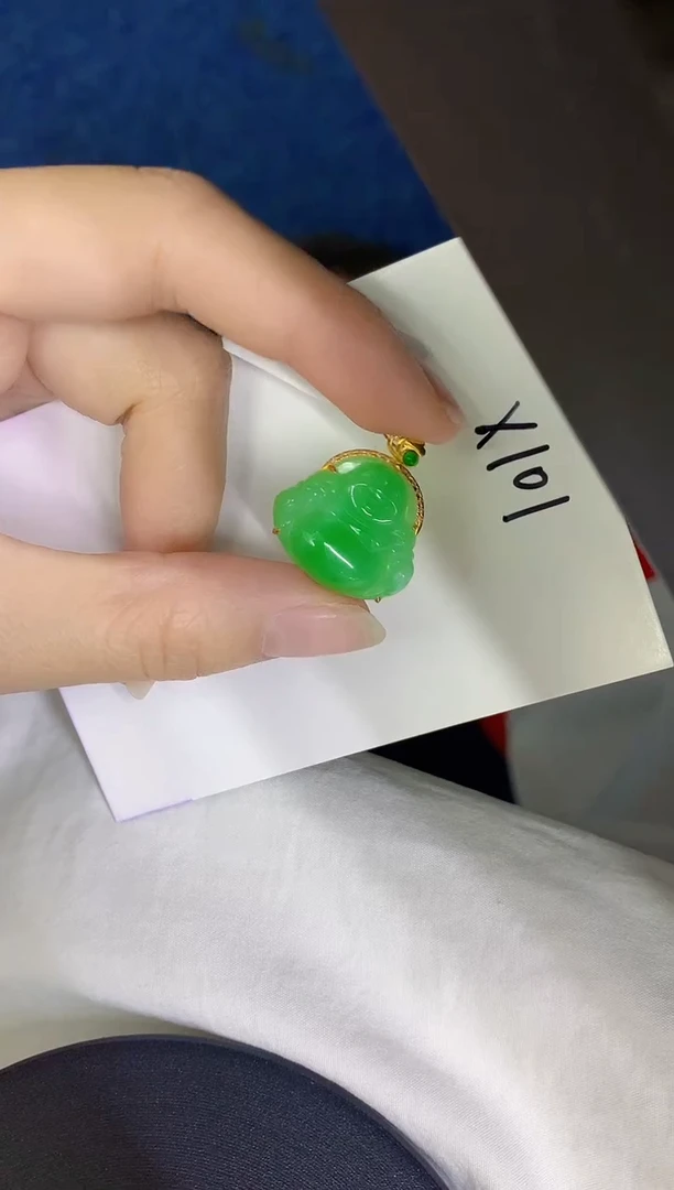 颈饰18K金镶嵌翡翠缅甸天然翡翠A货