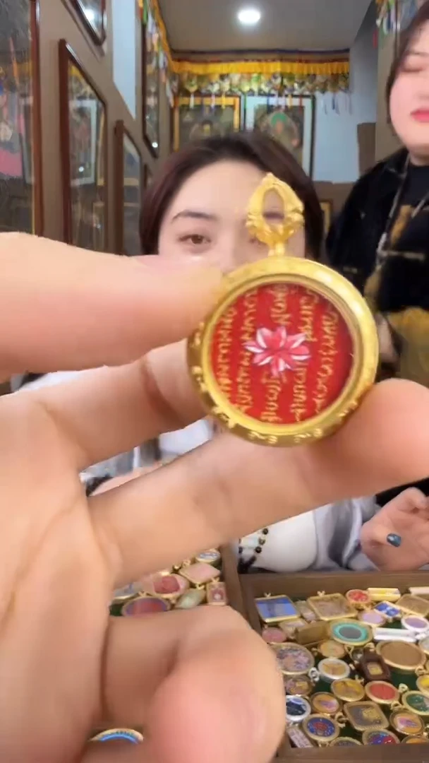 吊坠五条经文-纯手绘矿物原料唐卡