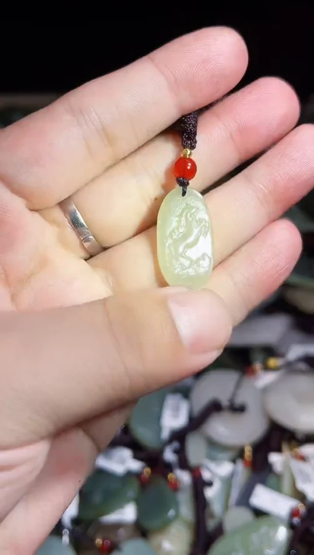 颈饰未镶嵌和田玉1