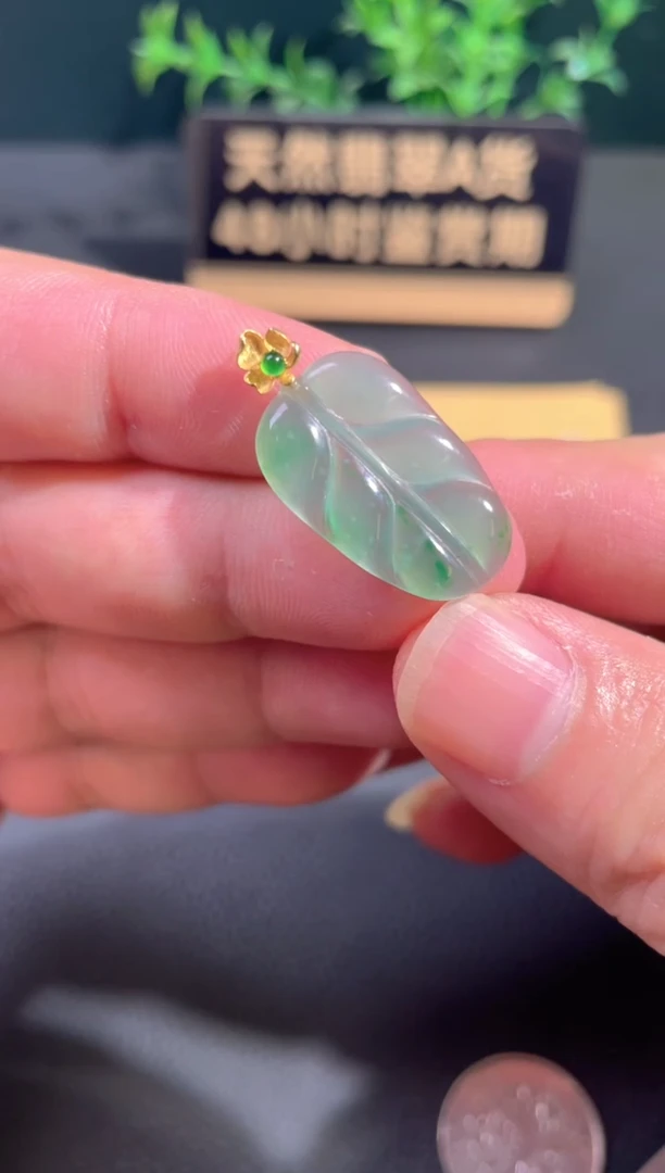 颈饰18K金镶嵌翡翠翡翠