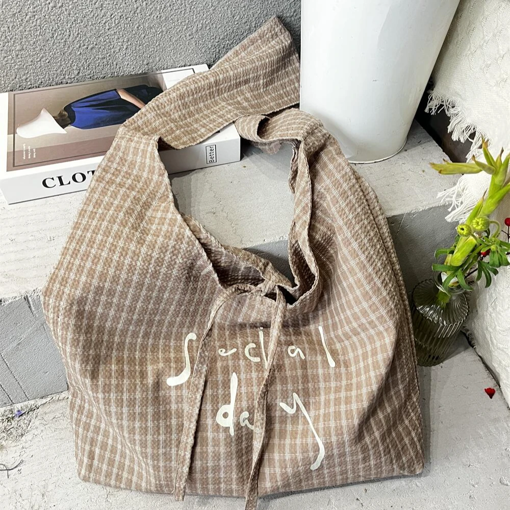 韩版休闲轻便格子上学包字母新款运动健身大容量斜挎上班包包单肩