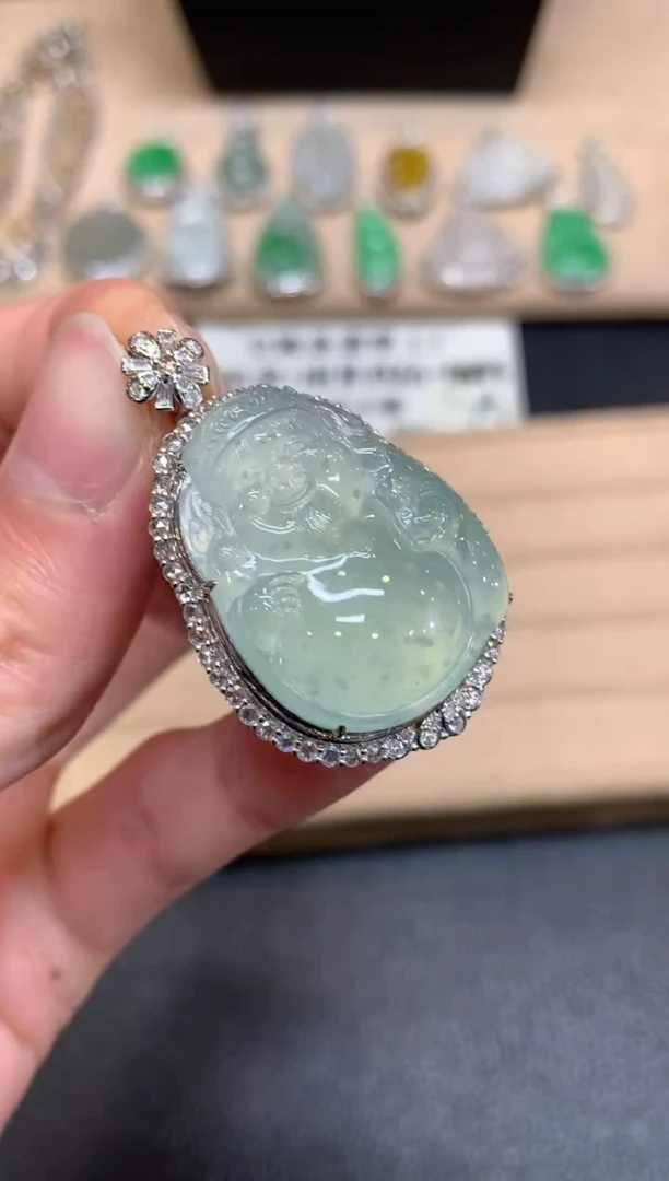 【闪购商品】翡翠颈饰18K金镶嵌财神爷【无服务费】