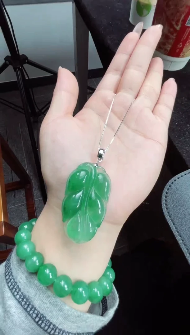 吊坠(赠链)银S925镶嵌石英质玉（非洲翠）5.206叶子