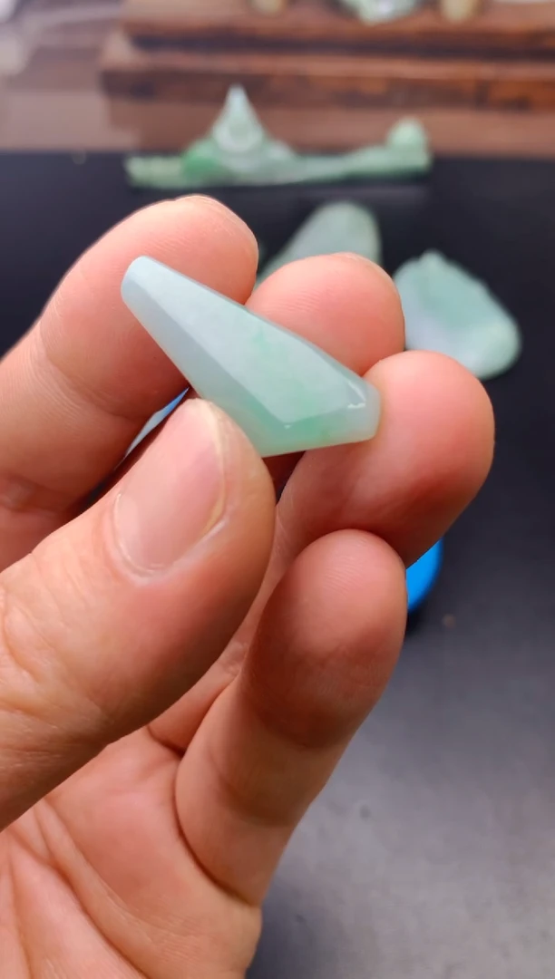 颈饰未镶嵌翡翠君*问料子