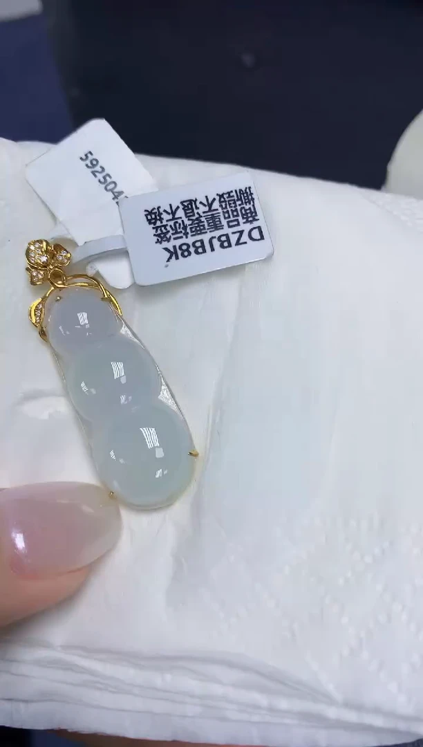 翡翠18K金镶嵌颈饰天然缅甸翡翠A货