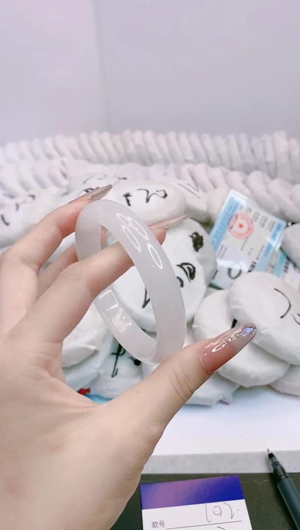 石英质玉手镯未镶嵌9X102-56