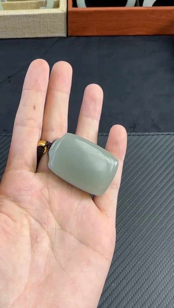 和田玉未镶嵌吊坠(赠链)且末近矿微色差吊坠