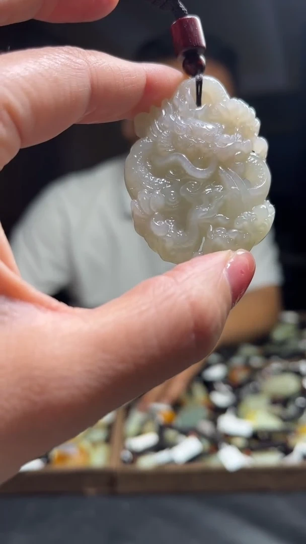 和田玉未镶嵌颈饰·