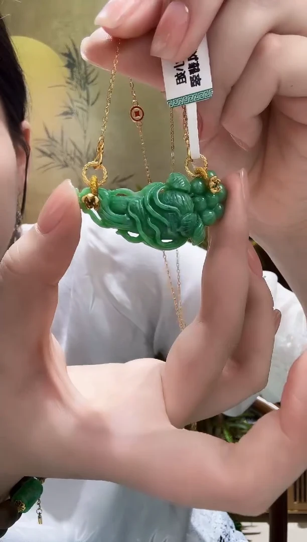 颈饰未镶嵌翡翠吊坠