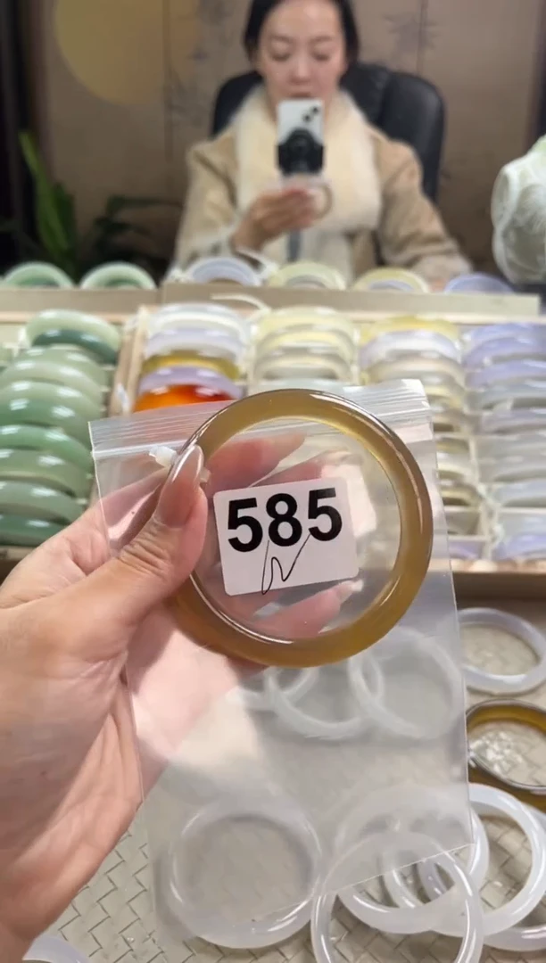 手镯玛瑙/玉髓未镶嵌585