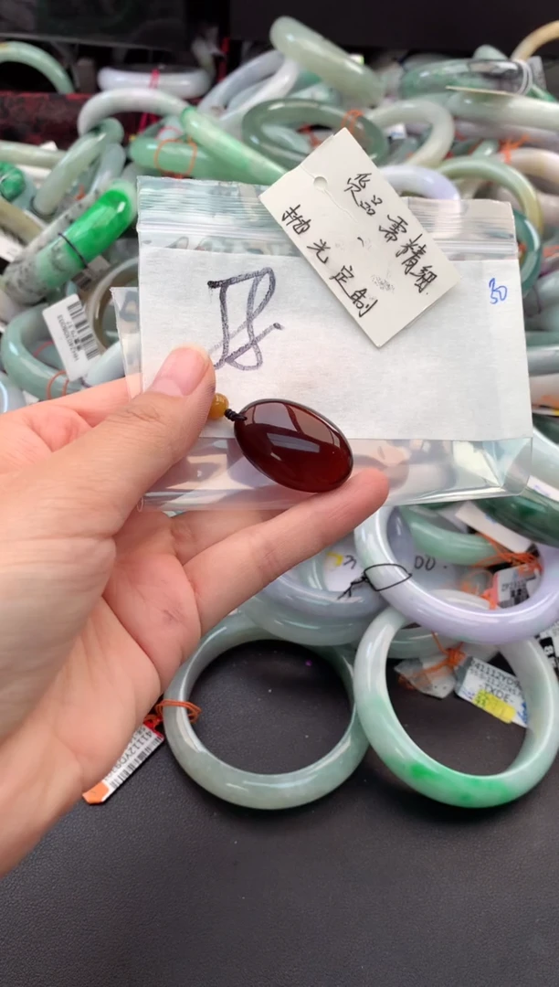 【闪购商品】定制琥珀未镶嵌毛货需精细抛光+多人