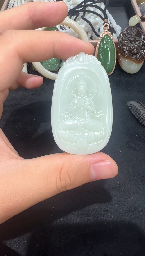 和田玉未镶嵌颈饰玉牌