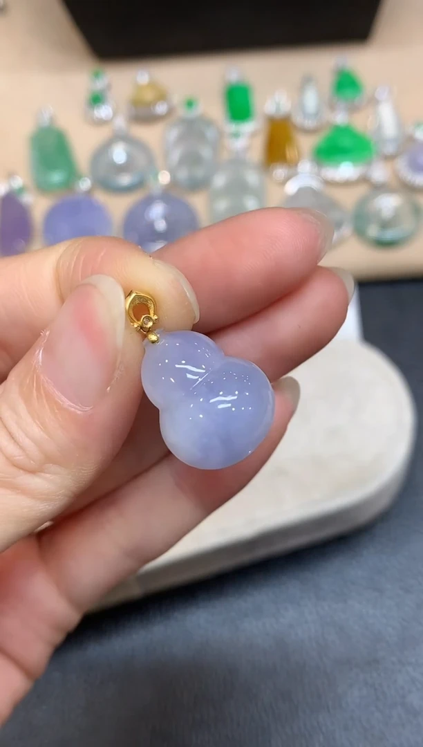 颈饰18K金镶嵌翡翠葫芦【无服务费