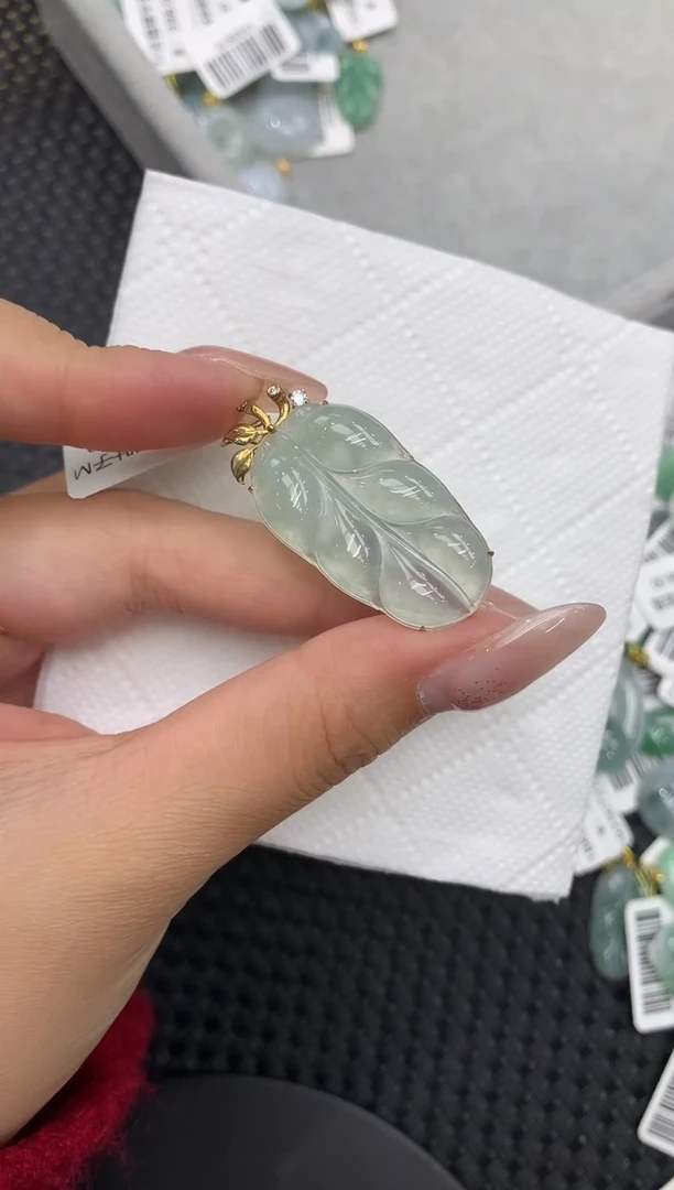 颈饰18K金镶嵌翡翠 1111111111