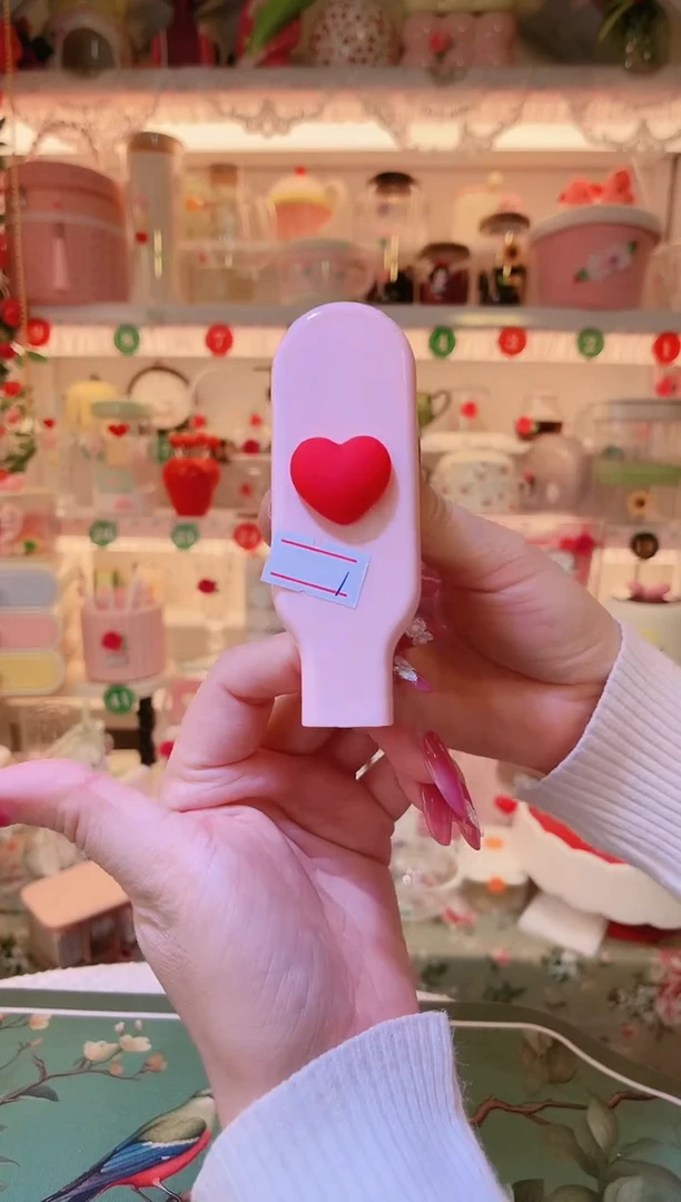 开播福利，仅剩一件！爱心折叠梳