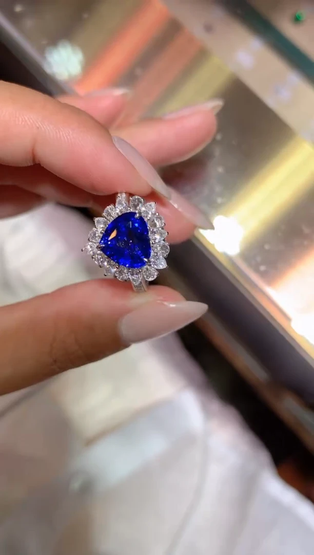 蓝宝石戒指18K金镶嵌3.04CT