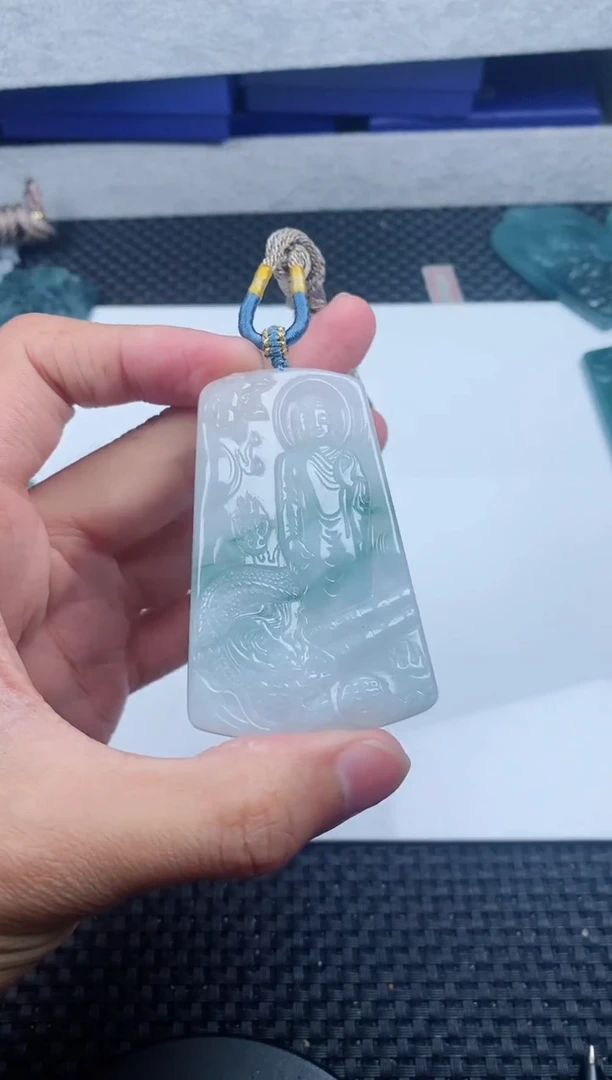 翡翠未镶嵌颈饰