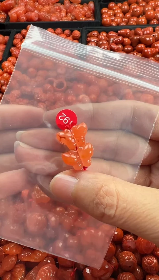 颈饰未镶嵌南红玛瑙1