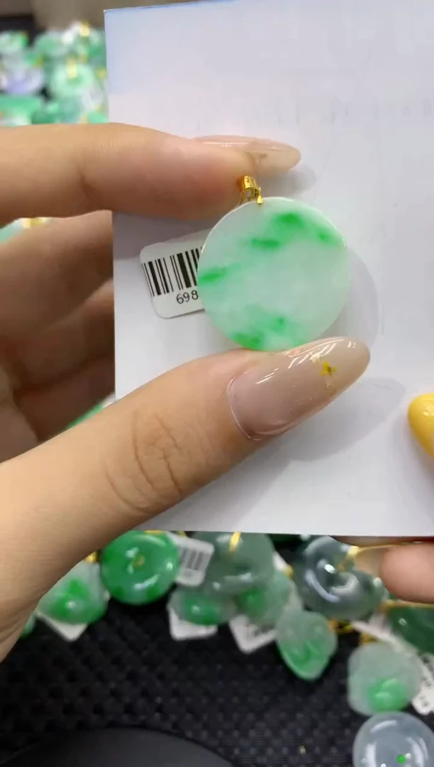 颈饰18K金镶嵌翡翠天然缅甸翡翠A货