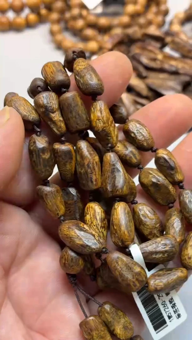 沉香手串 海南红金猊随型长串留疤多样性发其一
