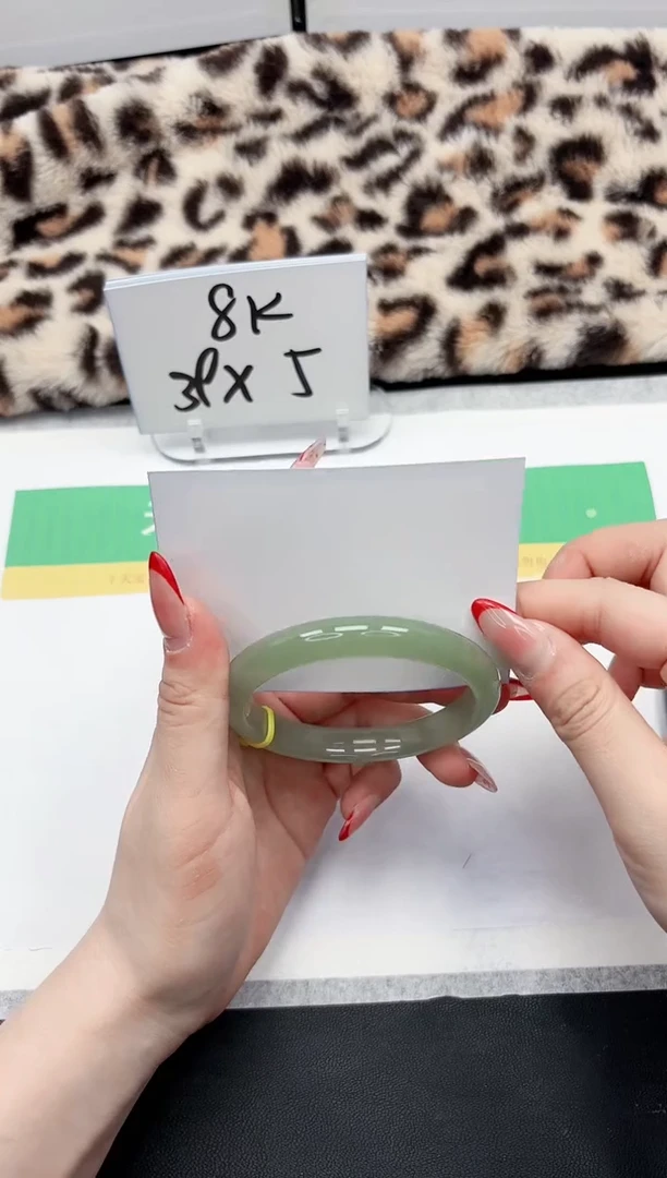 【闪购商品】石英质玉手镯未镶嵌156-58