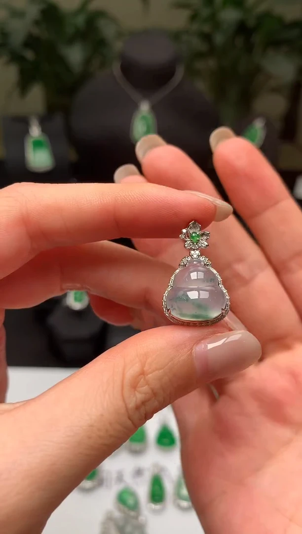 翡翠18K金镶嵌吊坠(不含链)葫芦